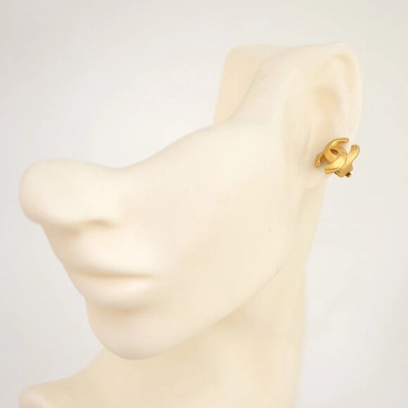 CHANEL CC Logos Vintage Clip-On Earrings Gold Tone 00T Auth w/Box #1401 - Picture 2 of 6